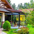 Come gestire la luce negli spazi verdi: trend di arredamento outdoor